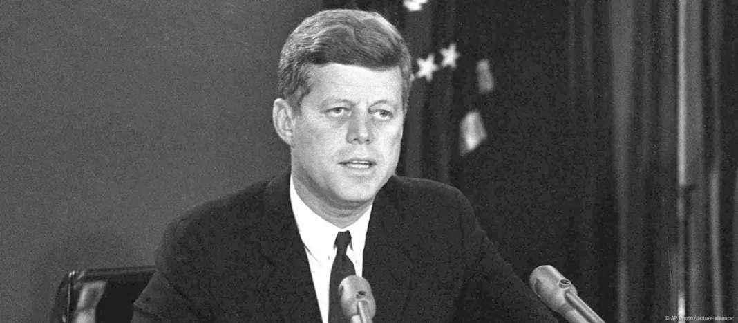 Desclasificarán archivos de asesinatos de JFK y Luther King