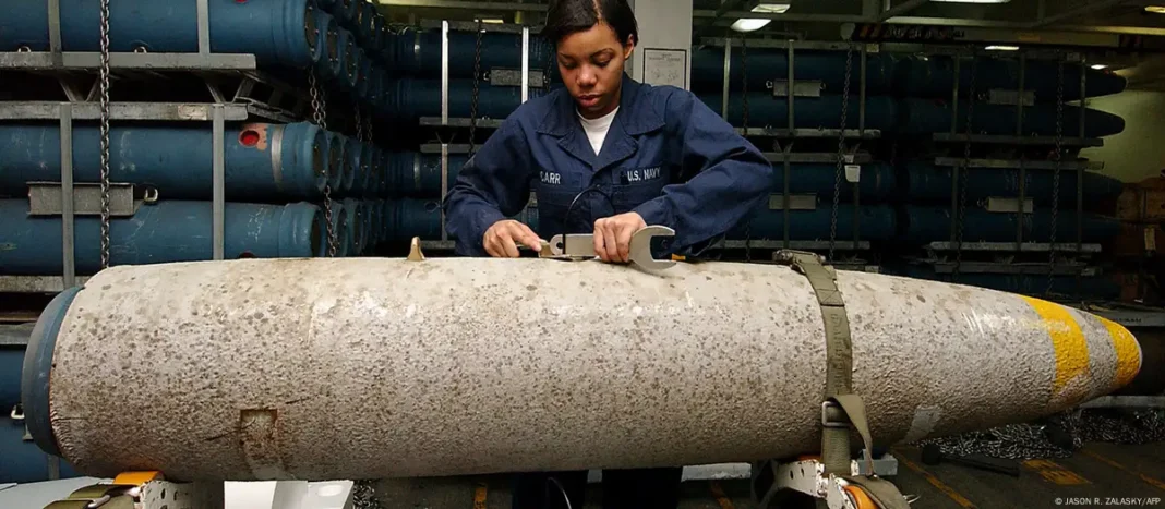 Donald Trump descongela envío de 1.800 bombas a Israel