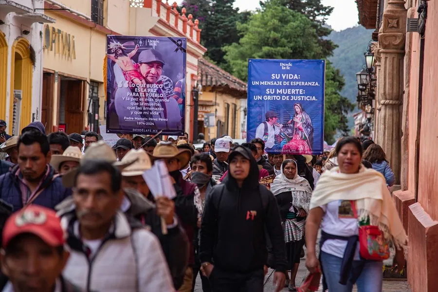 Miles de indígenas marchan en la frontera sur de México ante la inseguridad y la violencia