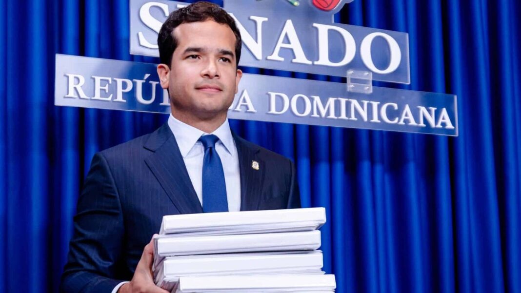 Omar Fernández reintroduce proyecto para eliminar pago de anticipo a las mipymes