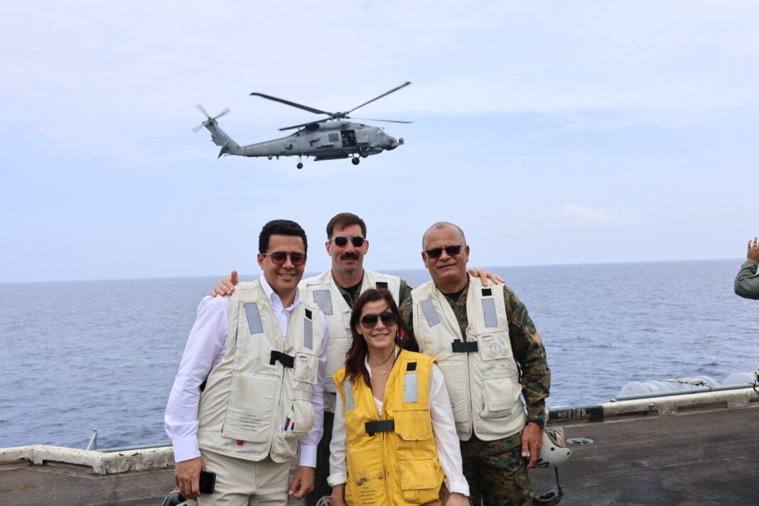 Los Estados Unidos y República Dominicana reafirman su sólido vÃnculo de cooperación durante visita al portaaviones USS Nimitz Los Estados Unidos y República Dominicana reafirman su sólido vÃnculo de cooperación durante visita al portaaviones USS Nimitz