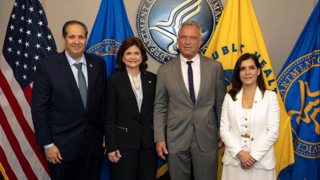 Gabinete de Salud dominicano se reunió con el secretario de salud de Estados Unidos para ampliar la colaboración Gabinete de Salud dominicano se reunió con el secretario de salud de Estados Unidos para ampliar la colaboración