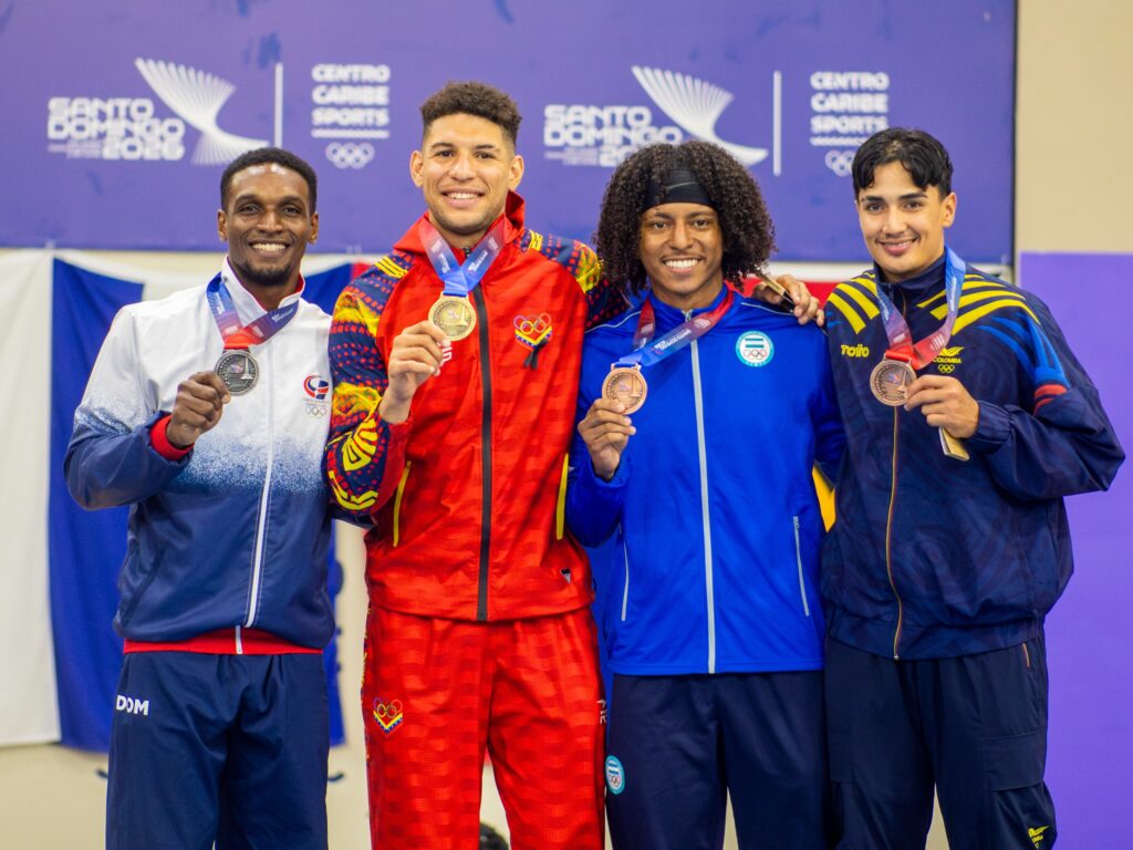 El Venezolano Luis Álvarez conquista oro en Taekwondo; dominicano se queda con medalla de plata El Venezolano Luis Álvarez conquista oro en Taekwondo; dominicano se queda con medalla de plata
