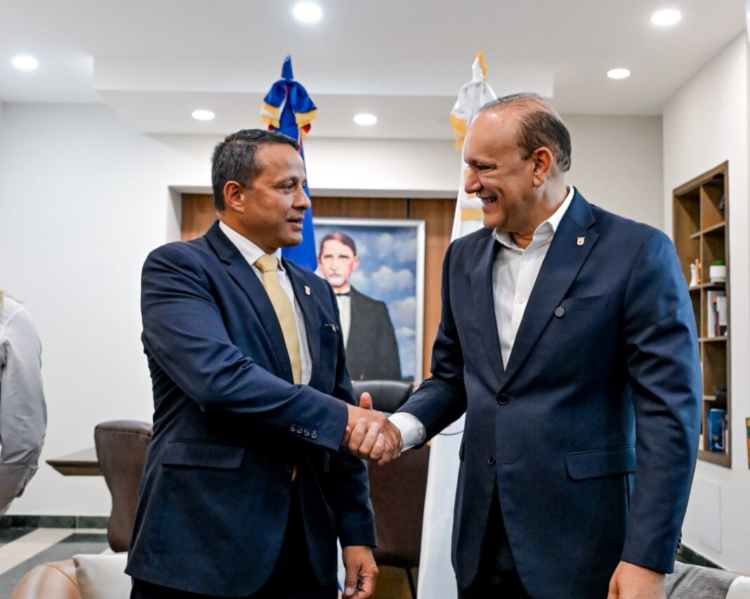 Alcalde de Santiago de los Caballeros recibe a su homólogo de Aguadilla, Puerto Rico Alcalde de Santiago de los Caballeros recibe a su homólogo de Aguadilla, Puerto Rico