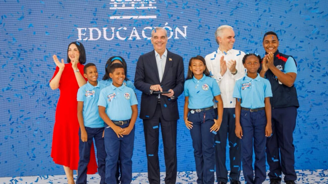 Presidente Abinader da inicio al año escolar 2026-2027 con más de dos millones de estudiantes convocados Presidente Abinader da inicio al año escolar 2026-2027 con más de dos millones de estudiantes convocados