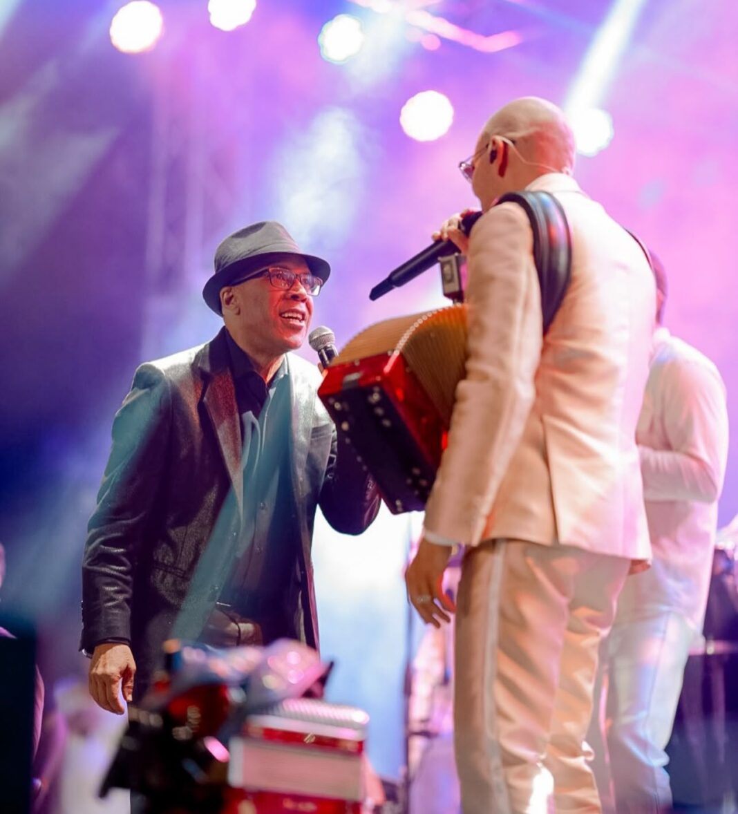 El Prodigio y la SĂşper Banda llenan la Arena del Cibao en una noche de merengue, nostalgia y pura energĂa El Prodigio y la SĂşper Banda llenan la Arena del Cibao en una noche de merengue, nostalgia y pura energĂa